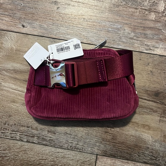 NEW LULULEMON EVERYWHERE BELT BAG CORDUROY - Picture 9 of 9